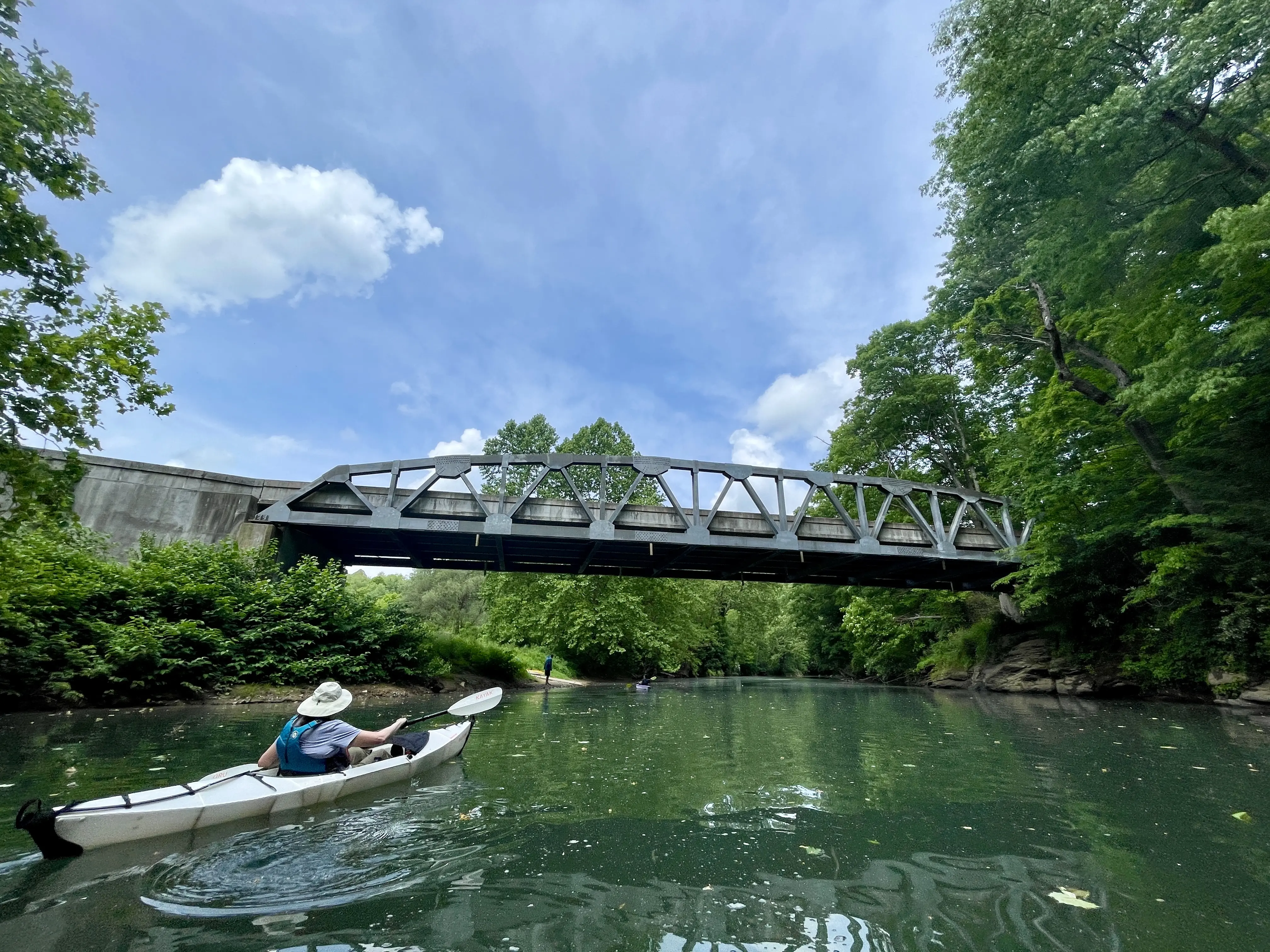 A paddler about to go under Hampton Bridge